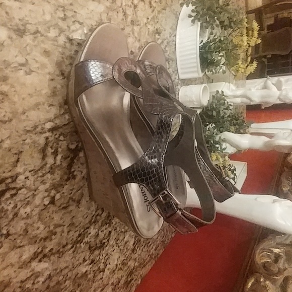 St. John's Bay Shoes - St John's Silver Sandals Size 7.5
